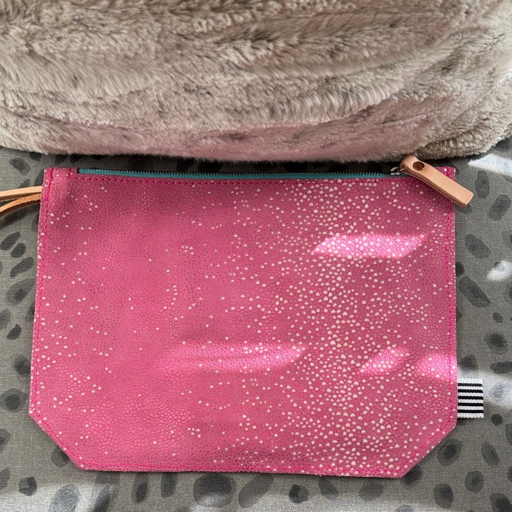 Brand New Meanwhile Back on the Farm Pink Stingray Leather Wristlet - Picture 2 of 8